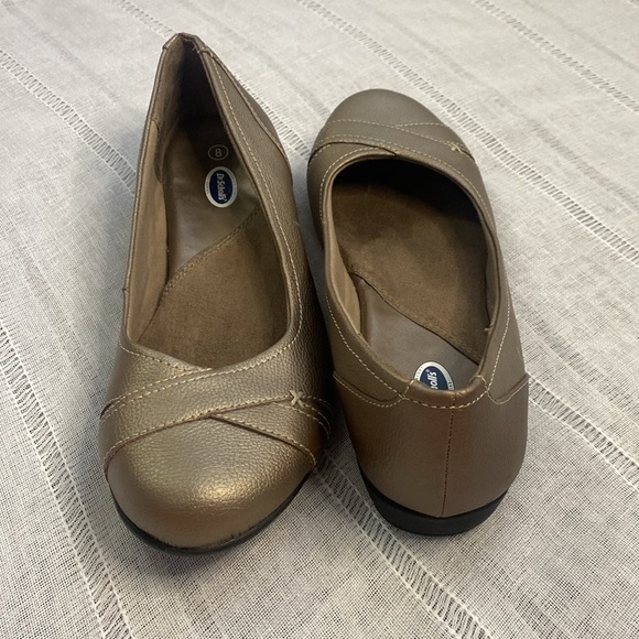 Dr. Scholl’s metallic bronze flats. - Picture 5 of 11